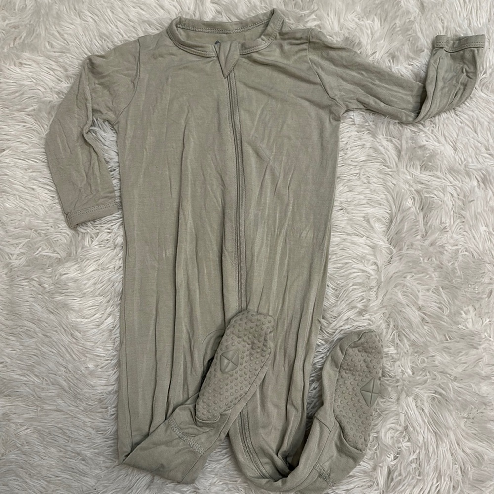 Kyte Baby Zippered Footie. Size 6-12M